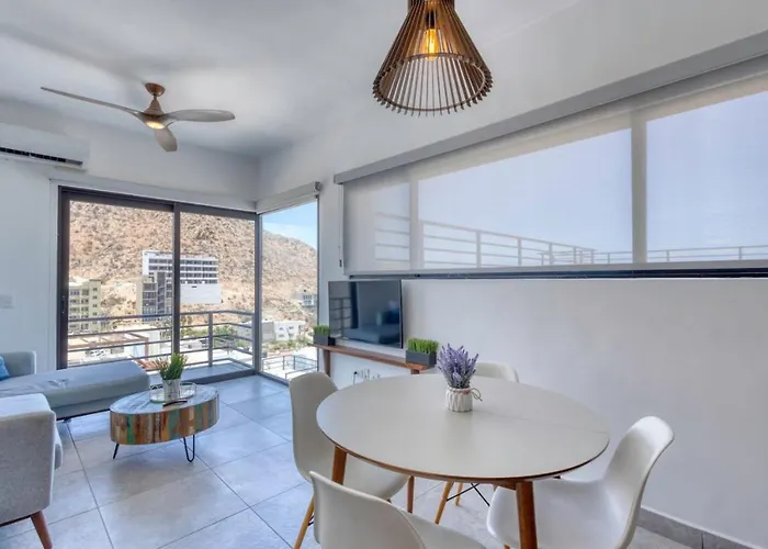 Beautiful And Elegant Apt, Near Downtown
