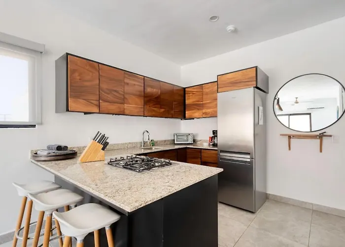 Beautiful And Elegant Apt, Near Downtown Apartment *